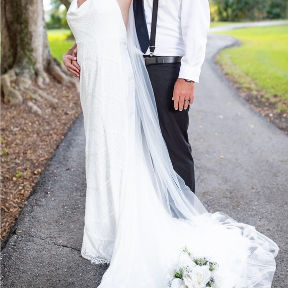 Lulus wedding dress - Picture 4 of 9